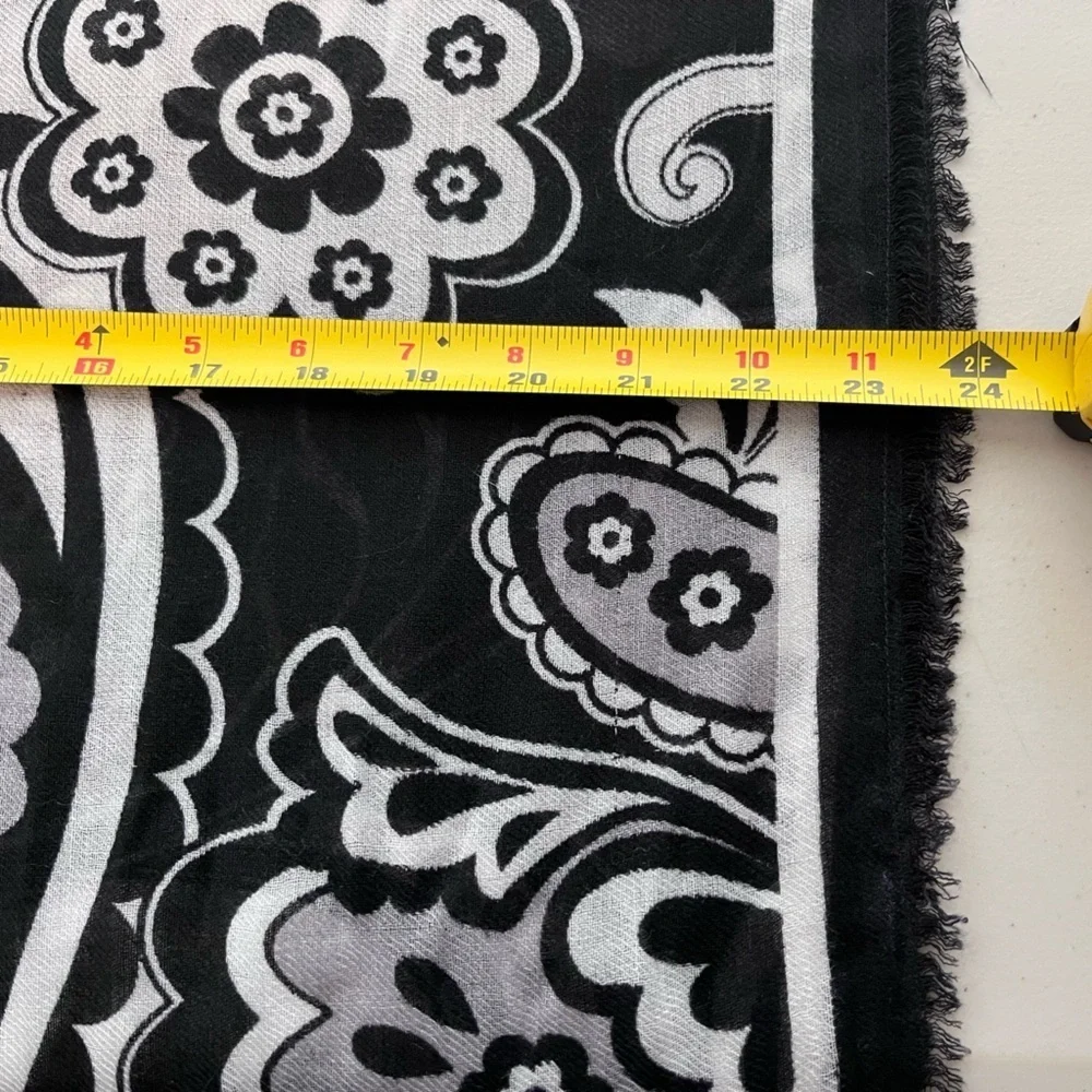 Vera Bradley Boho Paisley Print 100% Wool Scarf Wrap